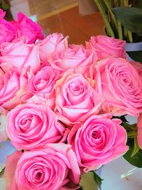 &lt;img src=&quot;rosa_rose.jpg&quot; alt=&quot;Zartrosa Rose mit geschwungenen Bl&uuml;tenbl&auml;ttern&quot;&gt;&lt;img src=&quot;rosa_rose.jpg&quot; alt=&quot;Rosafarbene Rose in Bl&uuml;te, umgeben von gr&uuml;nen Bl&auml;ttern&quot;&gt;&lt;img src=&quot;rosa_rose.jpg&quot; alt=&quot;Rosa Rose mit weichen, sanften Bl&uuml;tenbl&auml;ttern&quot;&gt;